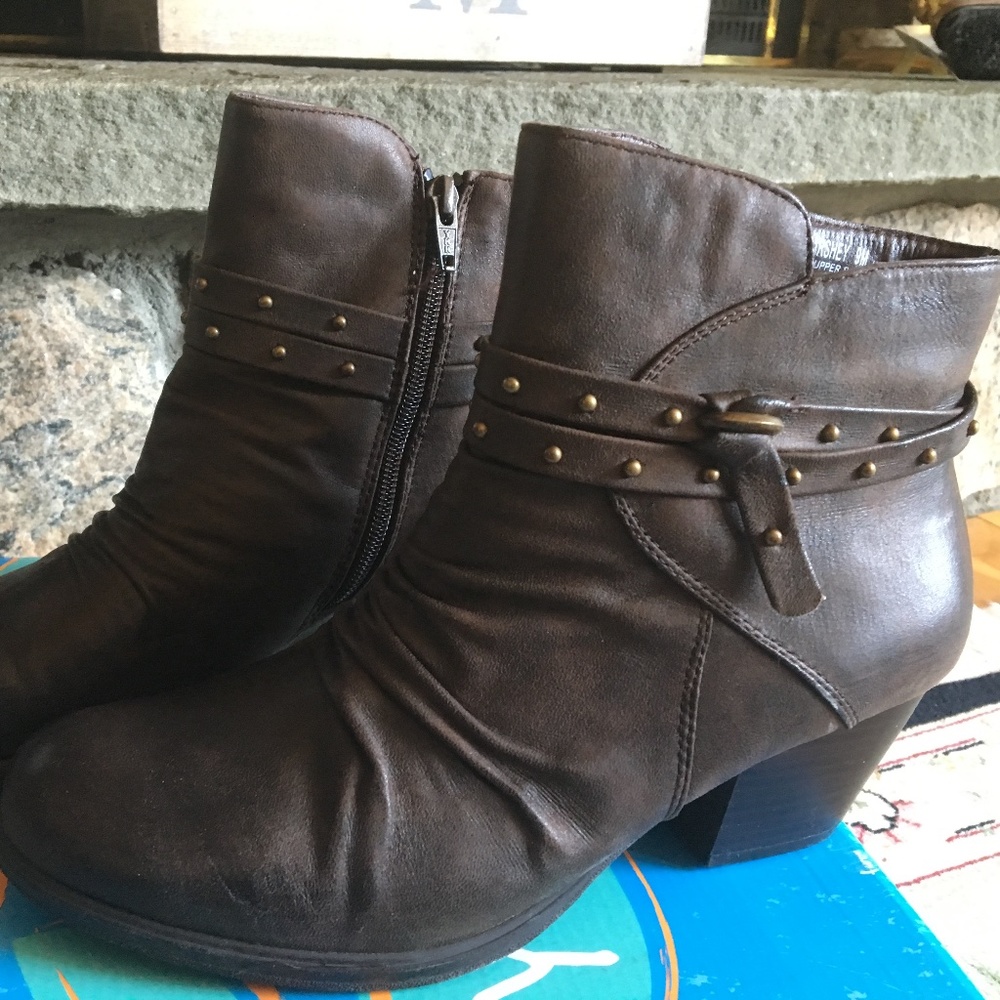 NEW!!! Women's boots Yuu size 9M Marshey DK Brown